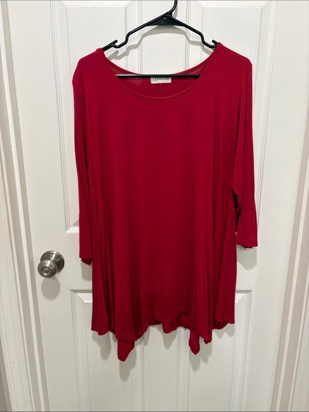 Women's Scoop Neck Long-Sleeve Flowing Tunic in Crimson